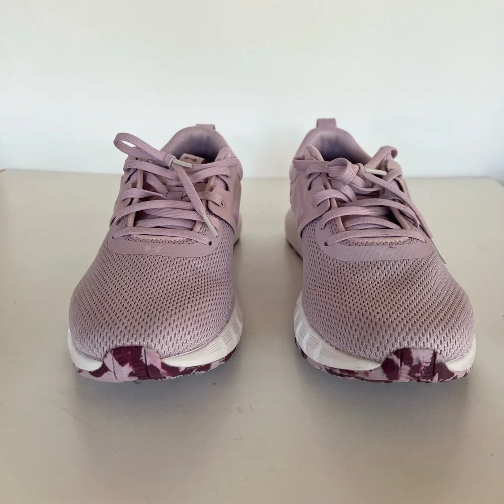 Under Armour Women’s HOVR CTW Sportstyle Sneaker in Light Pink, size 10